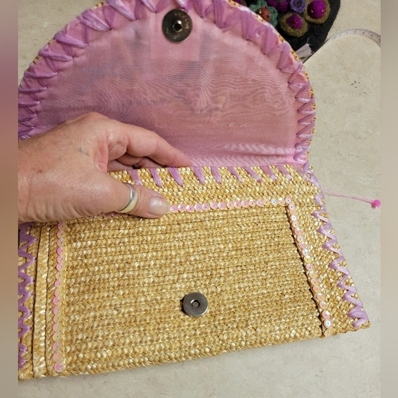 Nwot vintage Handcrafted Straw Clutch with Floral Embroidery and sequins - Picture 9 of 12